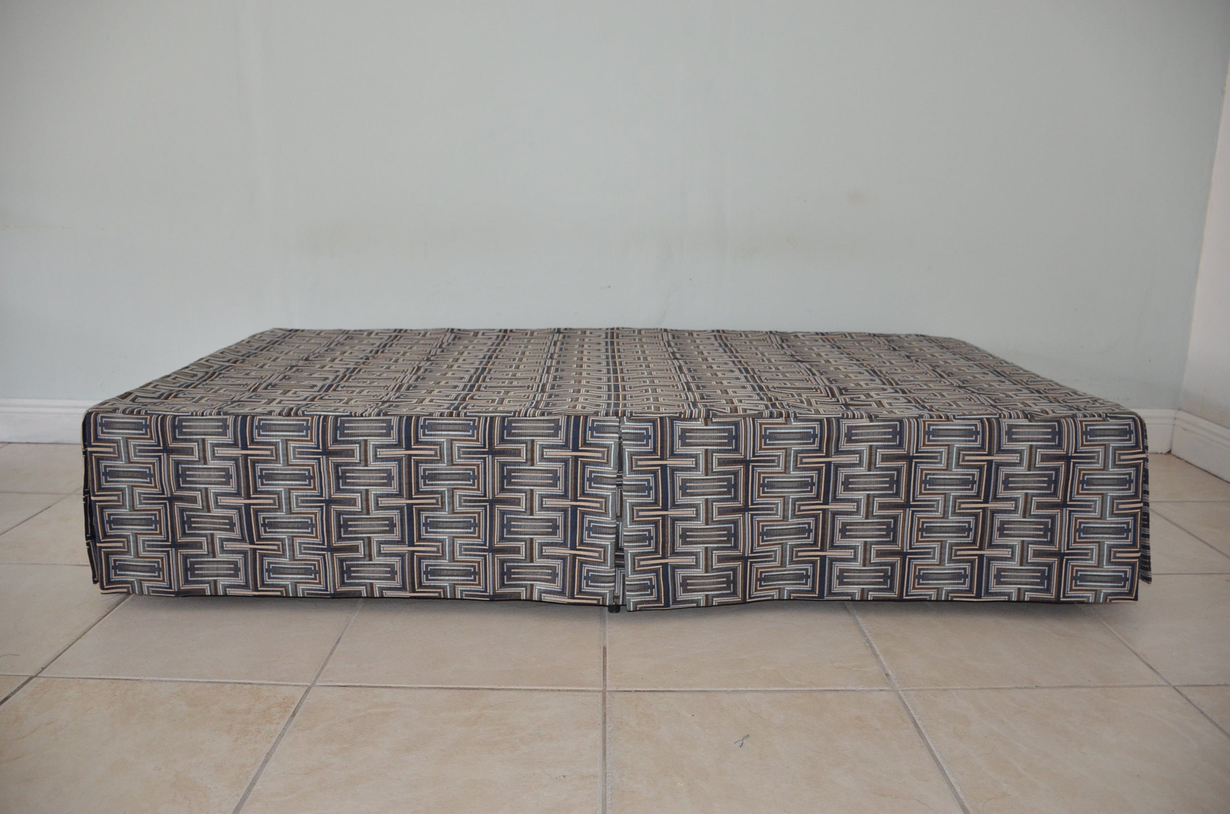 Daybed Fitted Tailored Cover Twin. Linen-Silver-Grey.  21" long skirt.